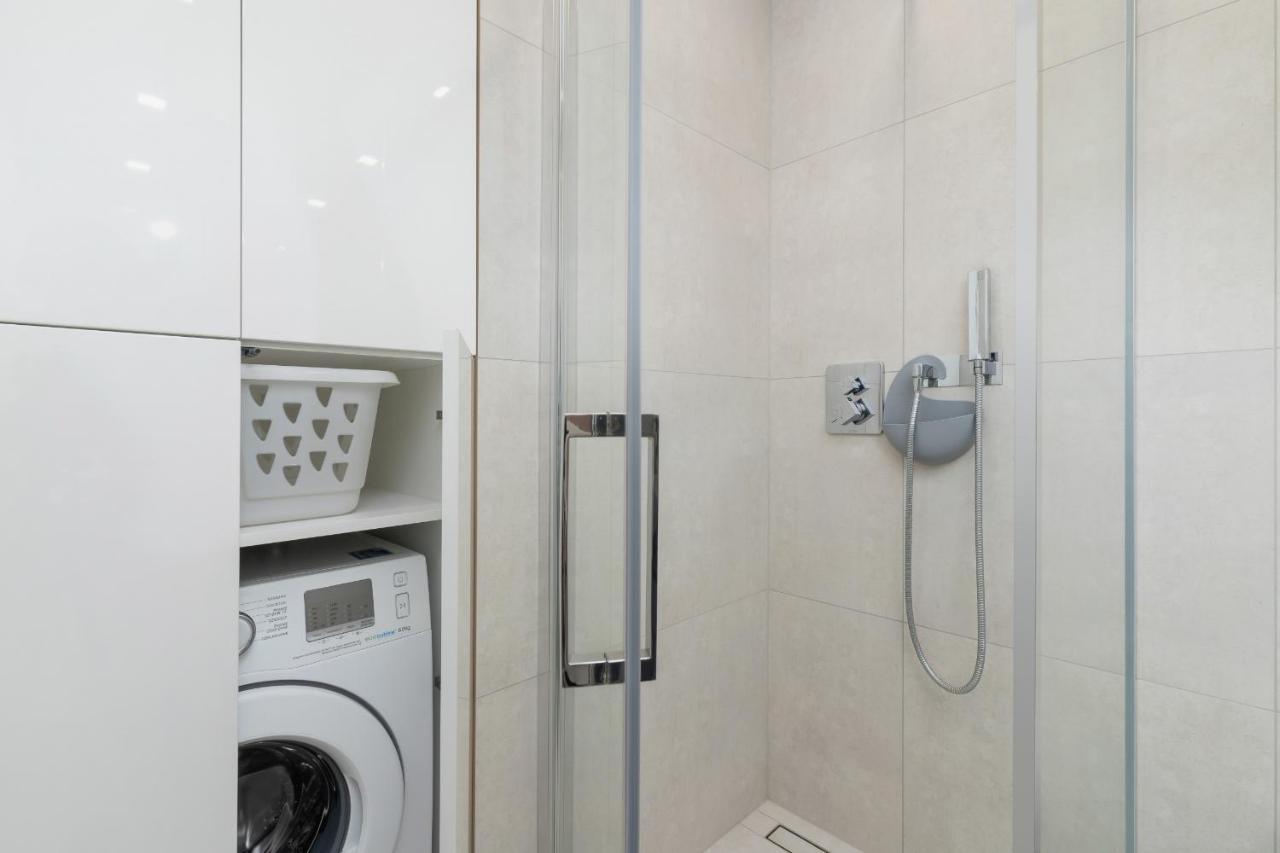 Centre & Modern Quiet With Parking By Renters Prestige Appartamento
